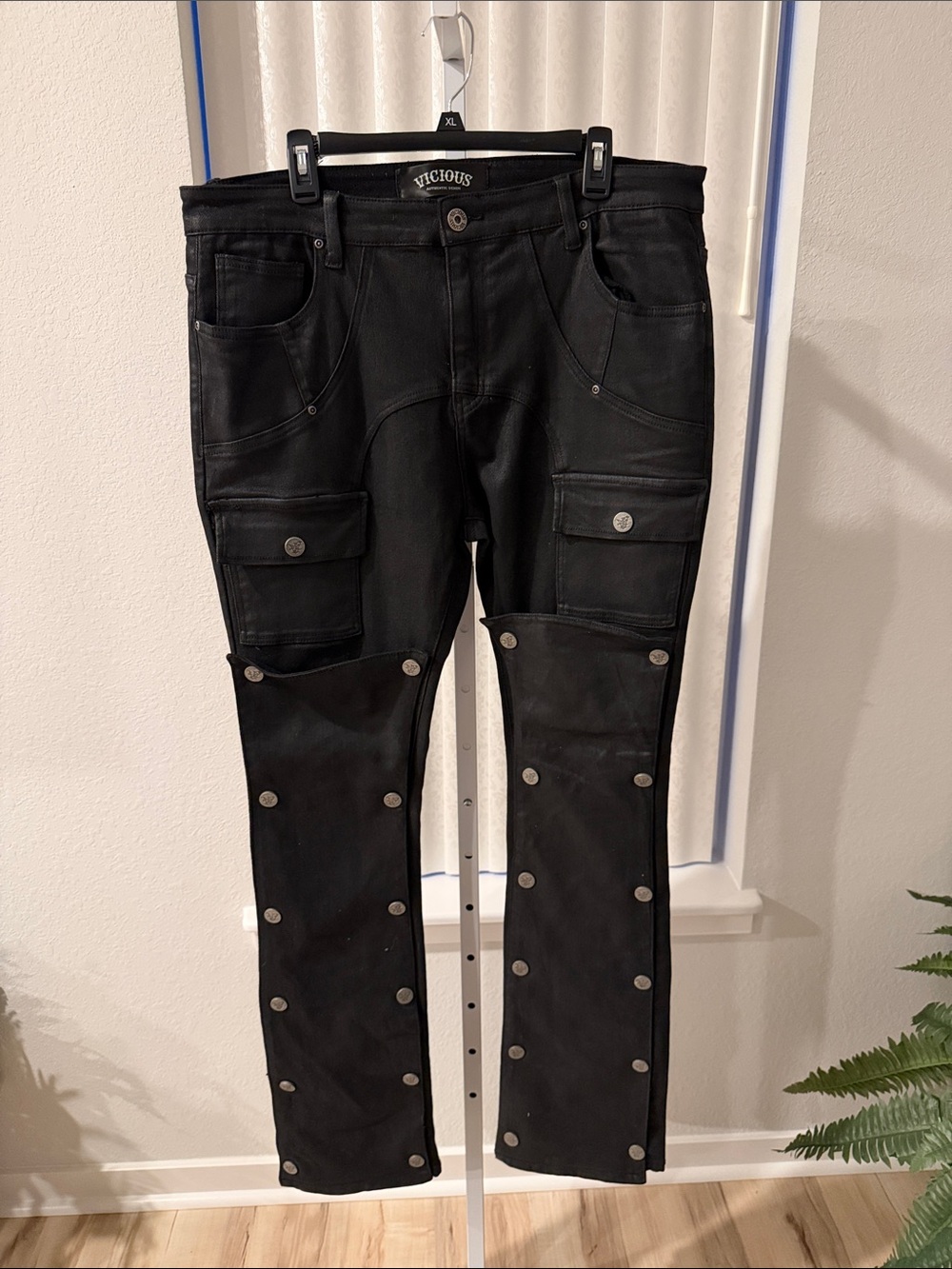 Black Snap-Detail Cargo Pants